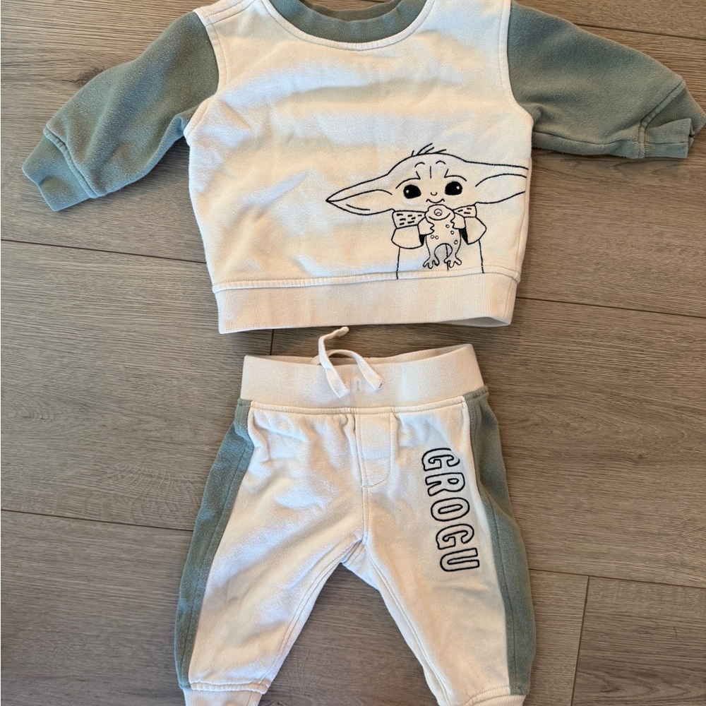GAP Star Wars Baby Outfit in Cream and Green